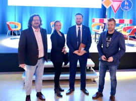 Primátor Bratislavy Matúš Vallo, zástupkyňa starostu Lamača Petronela Klačanská, mestský poslanec za Lamač Igor Polakovič a poslanec miestneho zastupiteľstva Lamač Matúš Harmaňoš na konferencii Budúcnosť automobilovej dopravy v Bratislave.