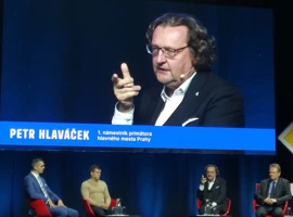 1. námestník primátora Prahy Petr Hlaváček počas diskusie