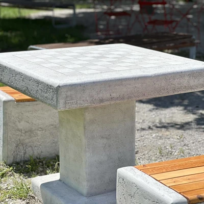 Na Malokarpatskom námestí pribudli nové šachové stolíky