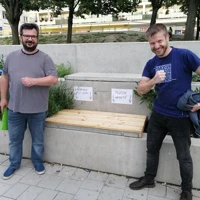Vyrobili sme a osadili prototyp lavičky