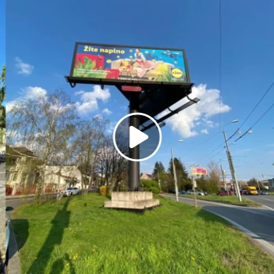 Bilbordobranie pokračuje