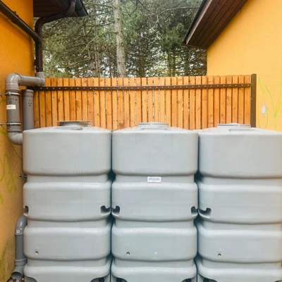 Lamač zbiera dažďovú vodu